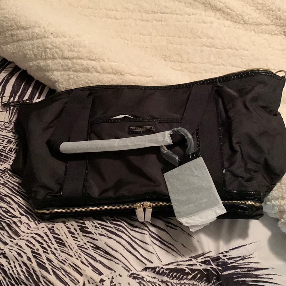 💐HOST PICK!💐NWT Victoria’s Secret Getaway Black Weekender Bag - Picture 2 of 10